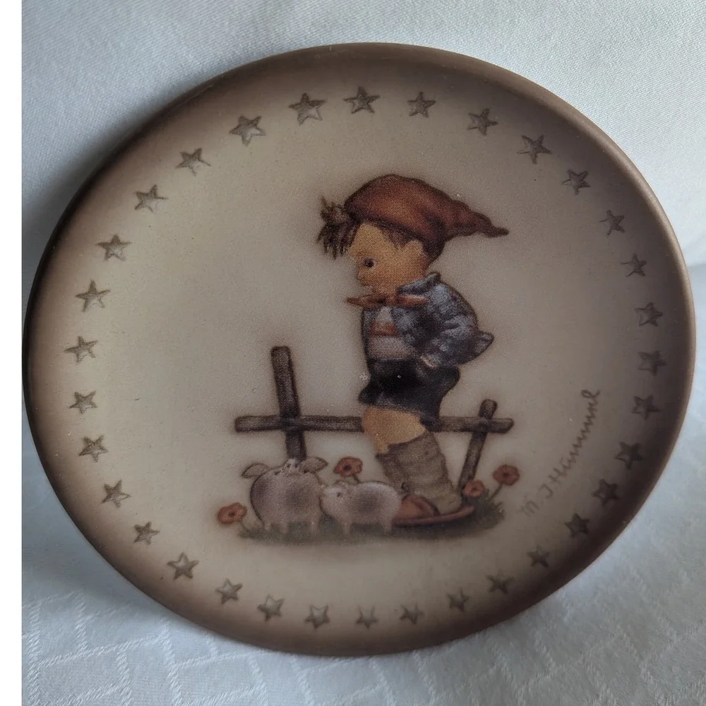 Goebel Hummel‎ Farm Boy Miniature Plate 1989 Motif Hum 989 Germany 3.125in